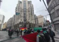 Trabajadores de Emaverde bloquearon algunas vías del centro paceño. FOTO: GAMLP